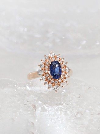 围镶蓝宝石戒指